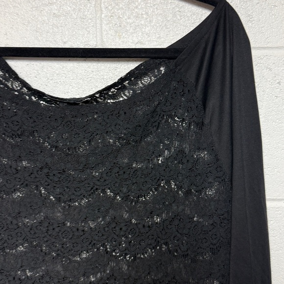 Poetic Justice Top Women’s 1X Black Lace Boat-Neck Pullover - Picture 5 of 6